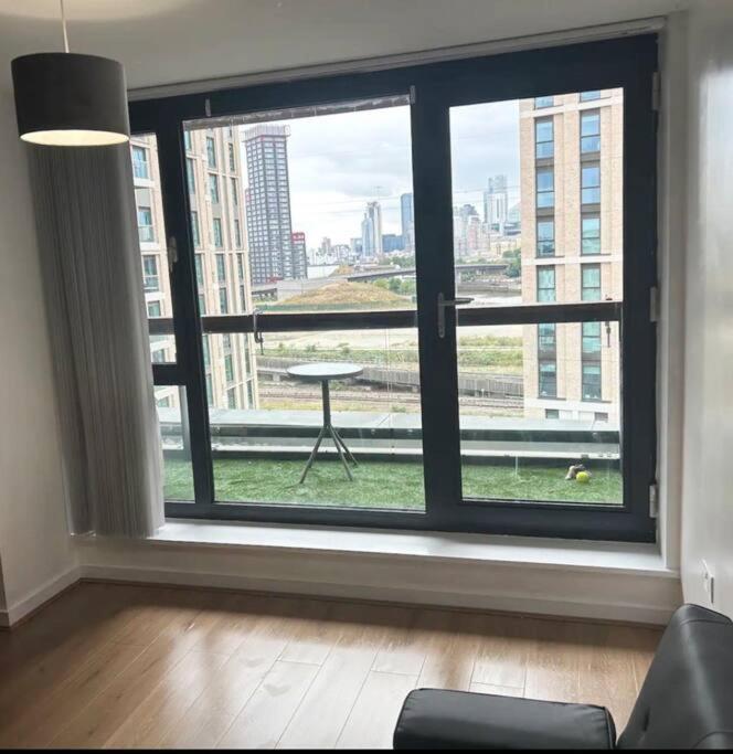 2 Bed Apartment Close To Station With Parking Londen Buitenkant foto